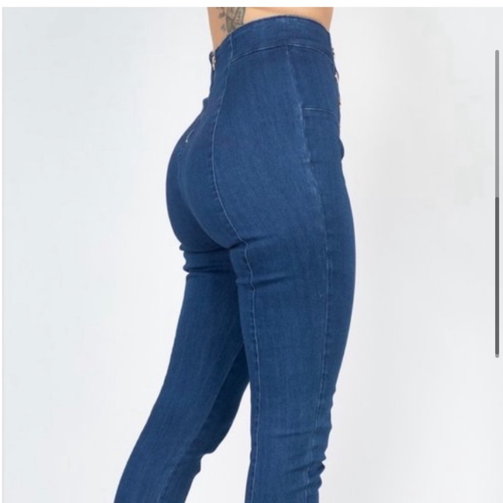 TRENDY BLUE WASH HIGH WAIST WOMEN JEANS ONLY WORN ONCE AND CLEANED - Picture 6 of 6
